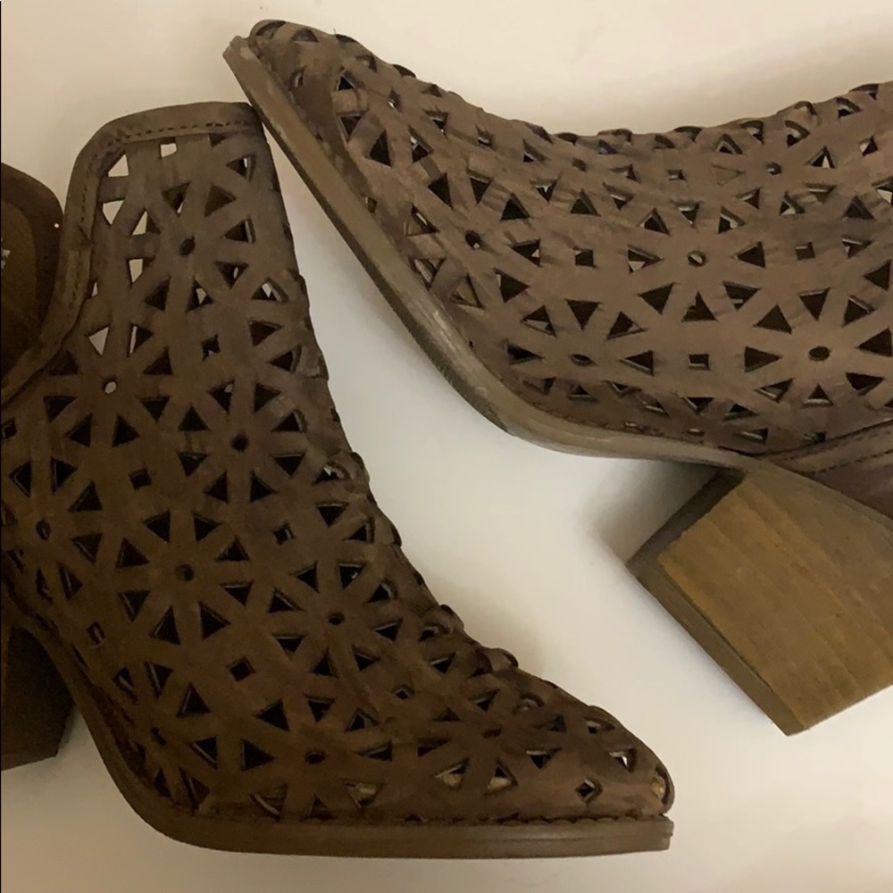 Laser Cut booties Taupe - Picture 6 of 8